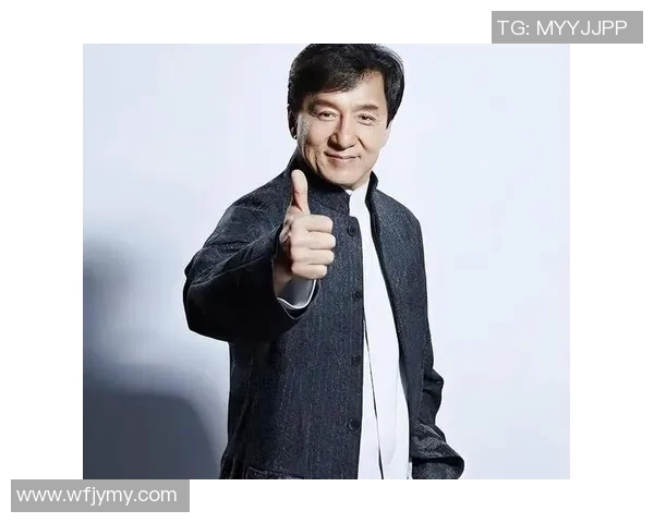 足球明星与成龙的精彩对决视频引发热议,球场与银幕的完美碰撞